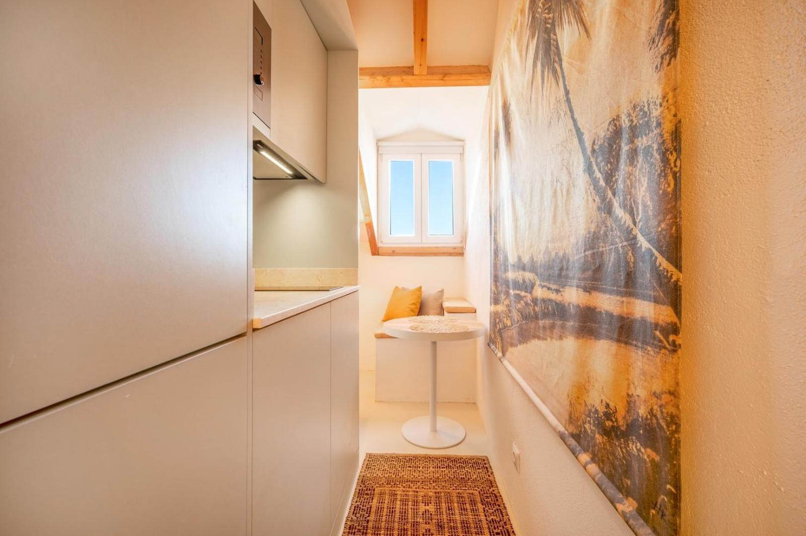 Riverside Splendor In 1 Apartment *